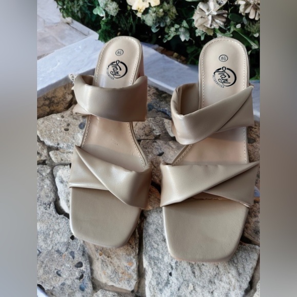 NEW Women's Sandals, Square Toe, 2inch Chunky Block Heels Tan Size 8.5 - Picture 2 of 15